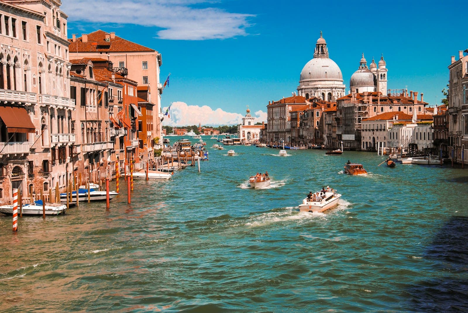 Venedik — fotoğraf: Dan Novac / Unsplash